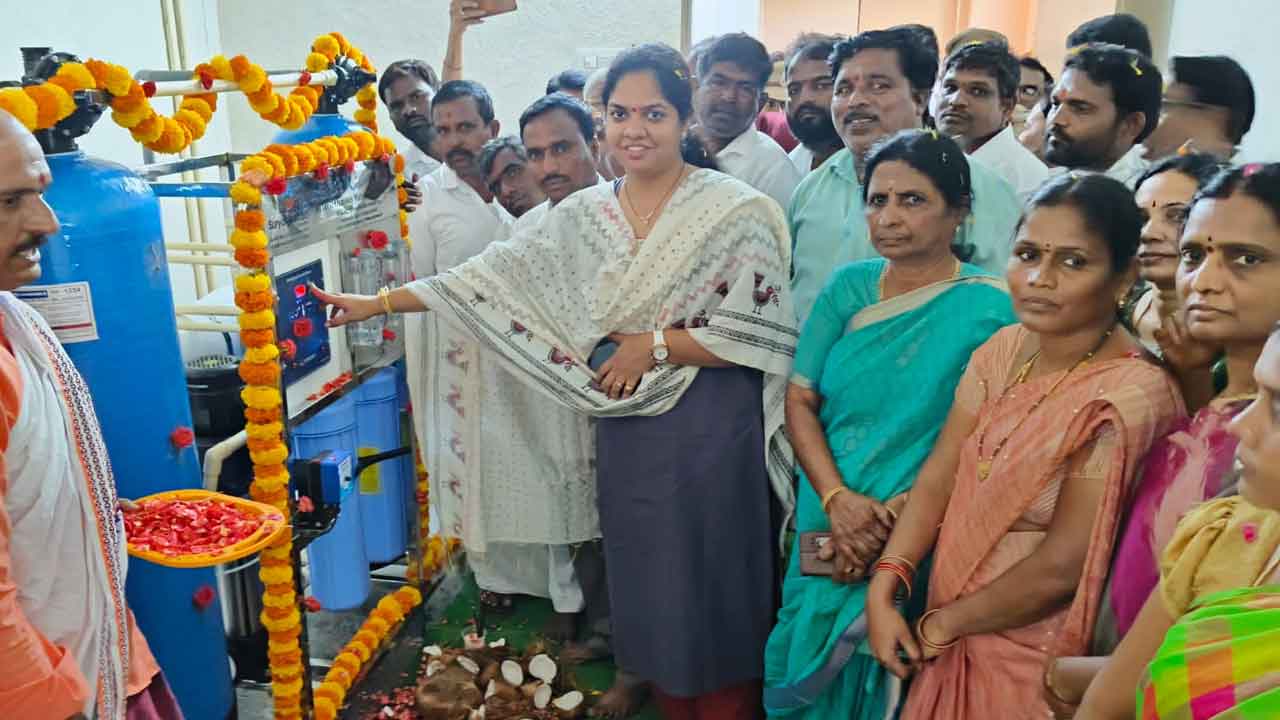 RO water plant | పసుపుల కేజీబీవీలో ఆర్వో వాటర్ ప్లాంట్‌ను ప్రారంభించిన ఎమ్మెల్యే పర్ణికా రెడ్డి