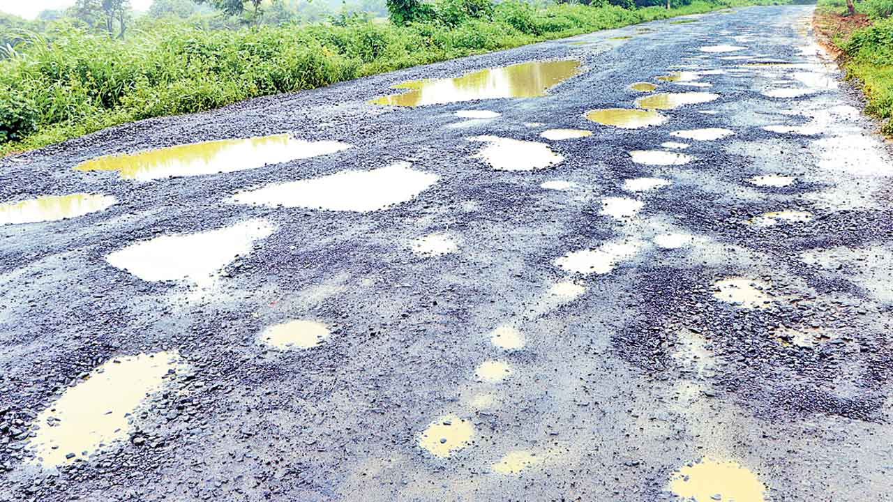 సీఎం జిల్లాలోదడ పుట్టిస్తున్న దారులు