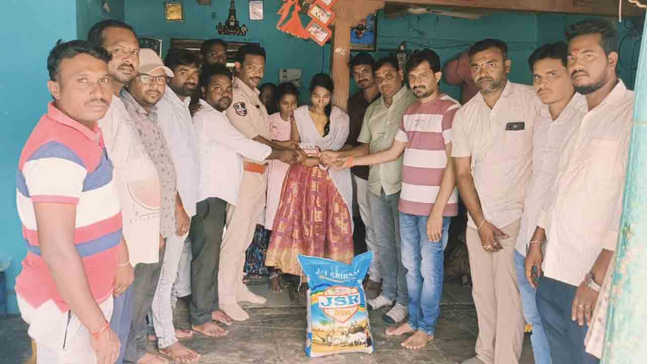 Rudrangi | స్నేహితుని కుటుంబానికి అండగా నిలిచిన చిన్ననాటి మిత్రులు..