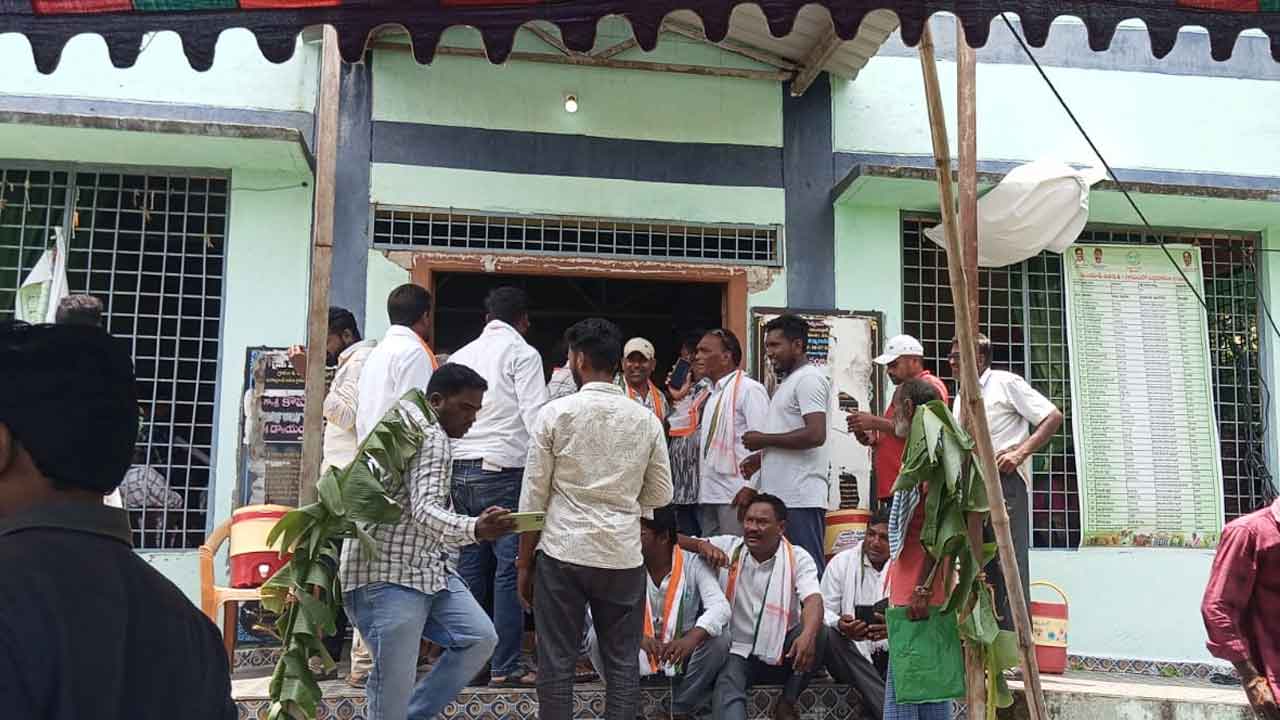 MLA Sanjay Kumar | సొంత పార్టీ నేతల నుంచే ఎమ్మెల్యే సంజయ్ కుమార్కు నిరసన సెగ