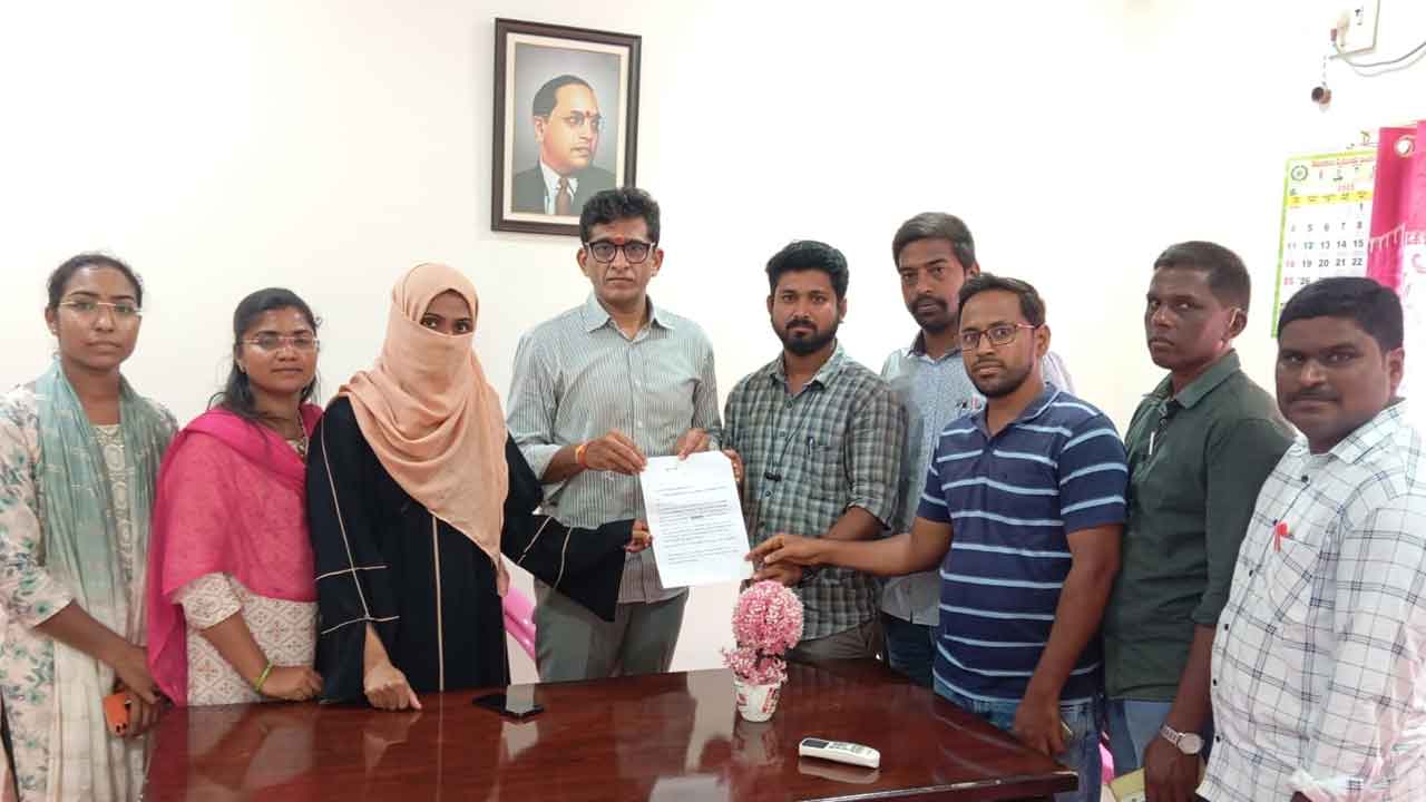 MLA Sanjay | వార్డు అధికారులకు పే స్కేల్ అమలు చేయాలని ఎమ్మెల్యే సంజయ్‌కు వినతి