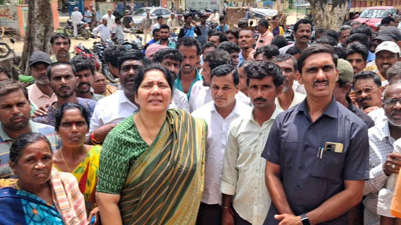 Satyavati Rathod | యూరియా కొరత రావడానికి ప్రభుత్వ నిర్లక్ష్యమే కారణం : సత్యవతి రాథోడ్‌