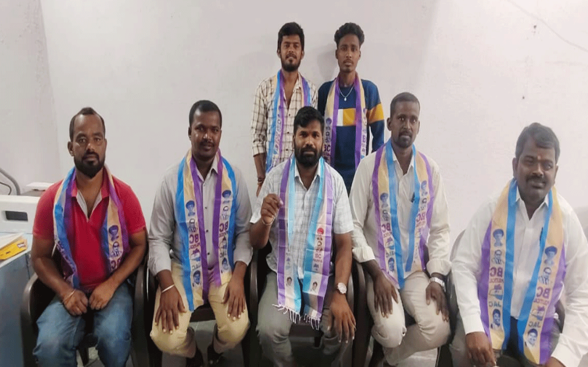 Devarakonda Rural : అనుమతులు లేని కోచింగ్ సెంటర్లపై చర్యలు తీసుకోవాలి : స‌తీశ్ గౌడ్‌