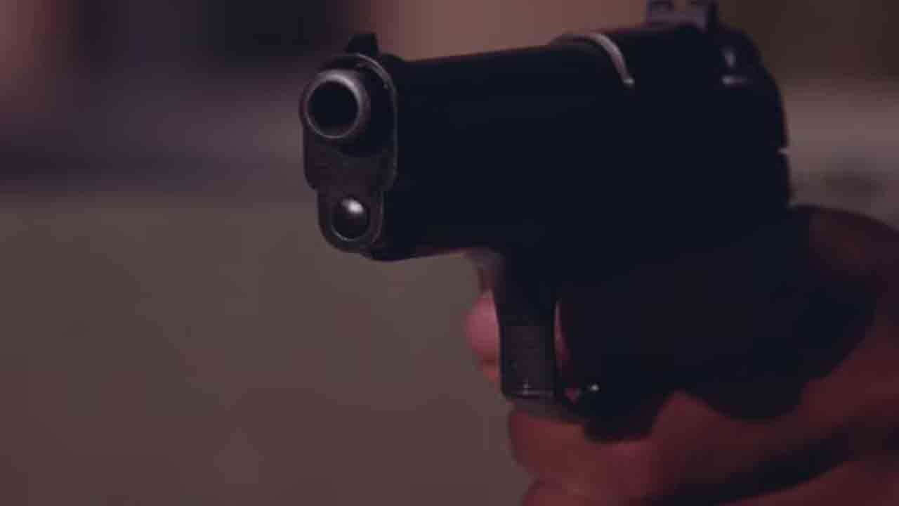 చెంప దెబ్బ కొట్టాడని టీచర్‌పై కాల్పులు