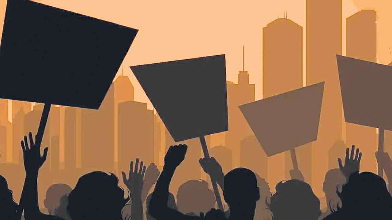 సమస్యను వదిలి స్వార్థ రాజకీయం