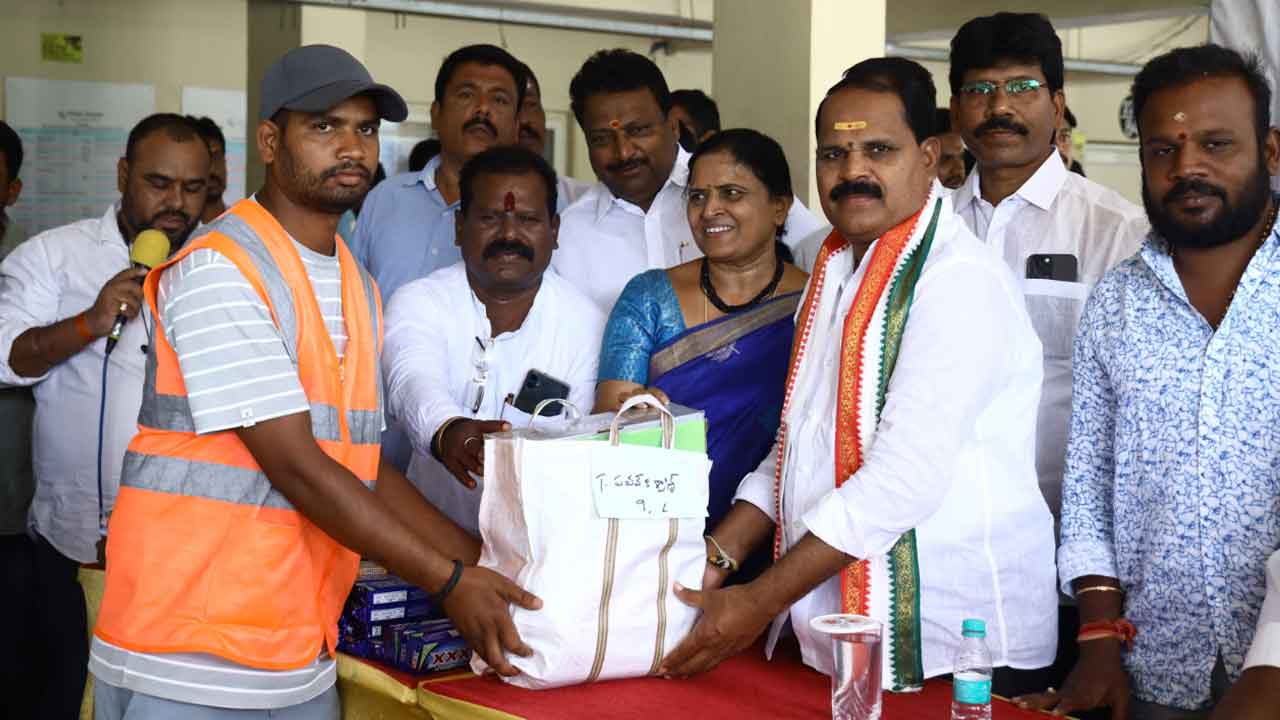MLA Shankar | పట్టణ పరిశుభ్రతలో కార్మికుల సేవలు వెలకట్టలేనివి : ఎమ్మెల్యే వీర్లపల్లి శంకర్‌