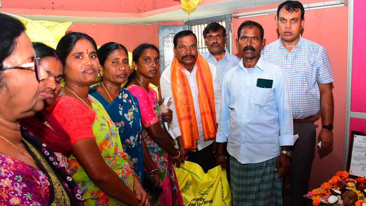 Collector Sandeep Kumar Jha | ఎస్‌హెచ్‌జీ సభ్యులు ఆర్థికంగా వృద్ధి చెందాలి : కలెక్టర్ సందీప్ కుమార్ ఝా