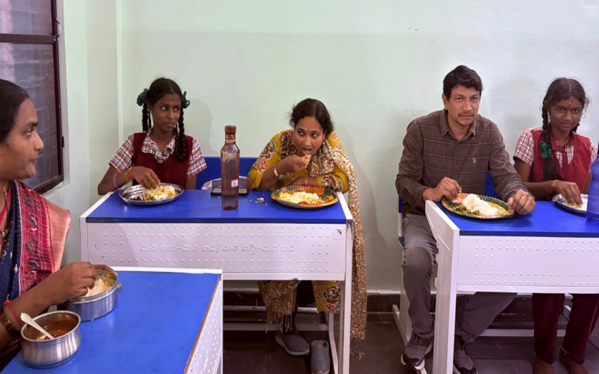 Bhoodan Pochampally : విద్యార్థులకు నాణ్యమైన భోజనం అందించాలి : జడ్పీ సీఈఓ శోభారాణి