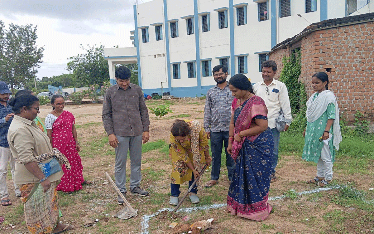 Bhoodan Pochampally : విద్యార్థులకు నాణ్యమైన భోజనం అందించాలి : జడ్పీ సీఈఓ శోభారాణి