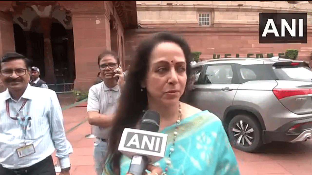 Hema Malini: షోలే చిత్రానికి 50 ఏళ్లు.. పార్లమెంట్లో హేమామాలినీ ఏమన్నారంటే