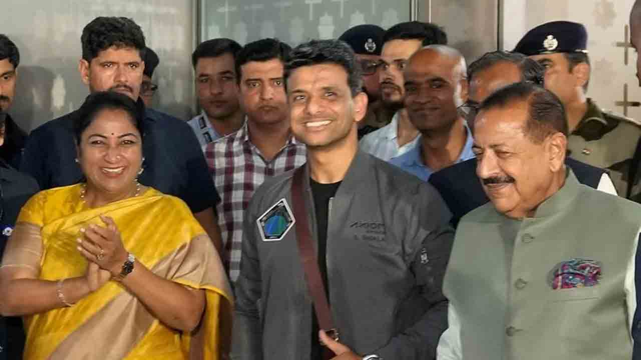 Shubhanshu Shukla | స్వదేశానికి శుభాన్షు శుక్లా.. ఢిల్లీ ఎయిర్పోర్టులో ఘన స్వాగతం