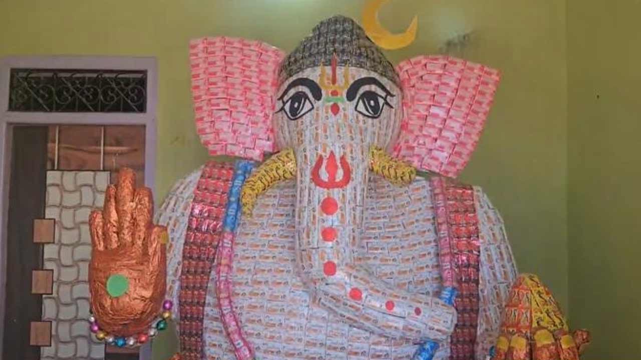Vinayaka Chavithi | వైరల్‌ గణేశా.. సంతూర్‌, లక్స్‌ సబ్బులతో వినాయకుడిప్రతిమ..!