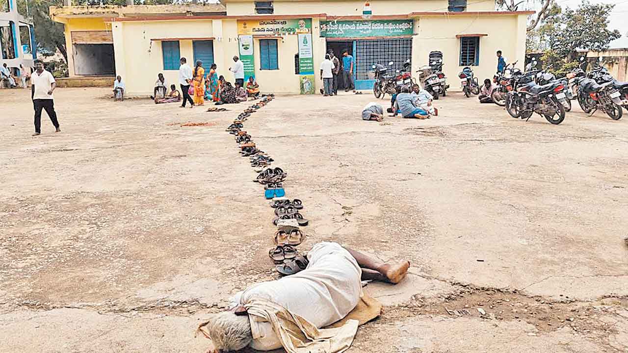 కాంగ్రెస్‌తో ముగిసిన కాంట్రాక్ట్‌