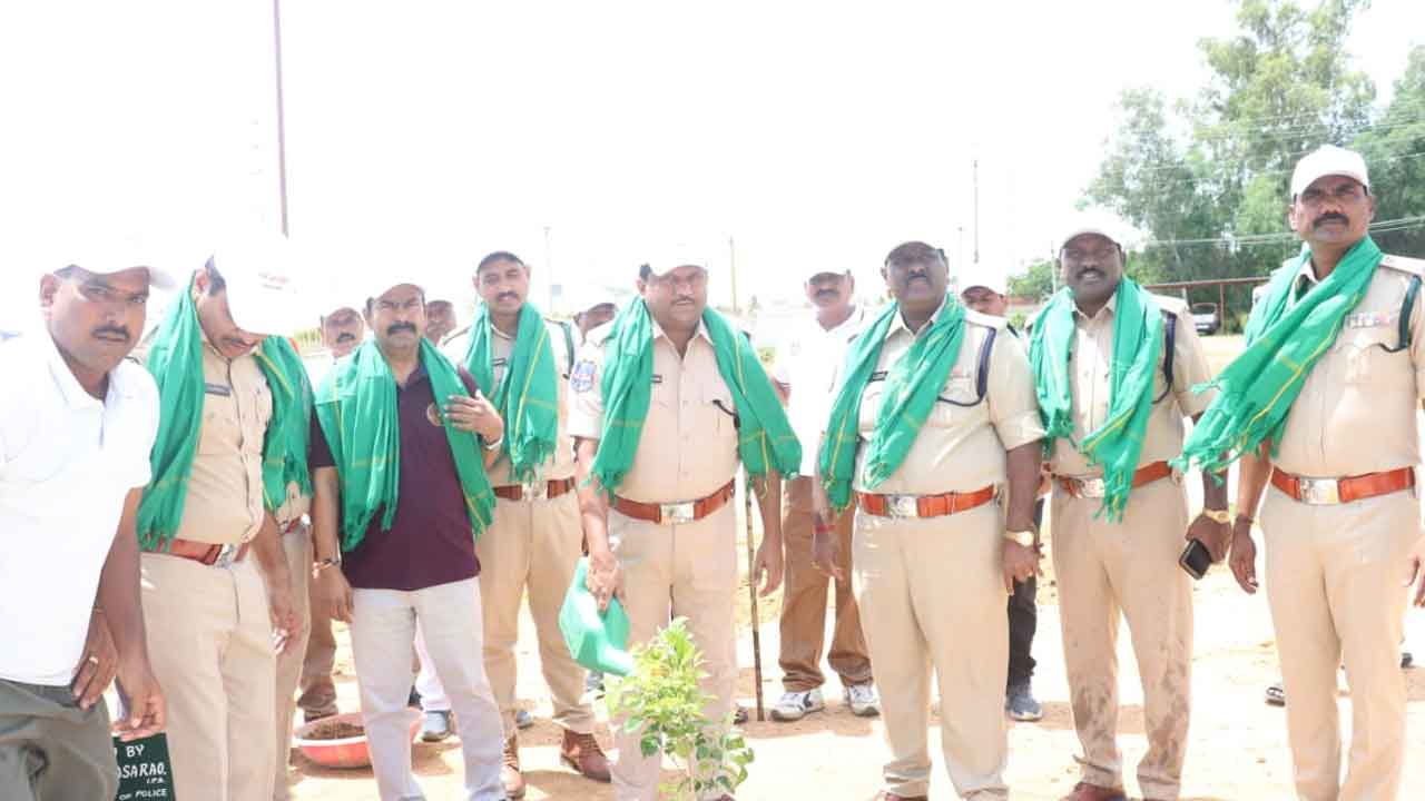 Medak | భవిష్యత్ తరాల కోసం మొక్కలు నాటాలి : ఎస్పీ డి.వి. శ్రీనివాసరావు
