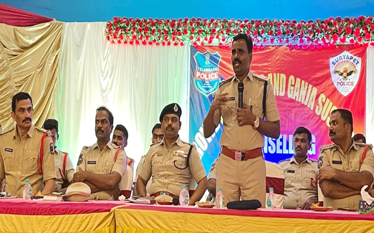 Kodada : సత్ప్రవర్తనతో ఆదర్శవంతంగా జీవించాలి : ఎస్పీ నరసింహ