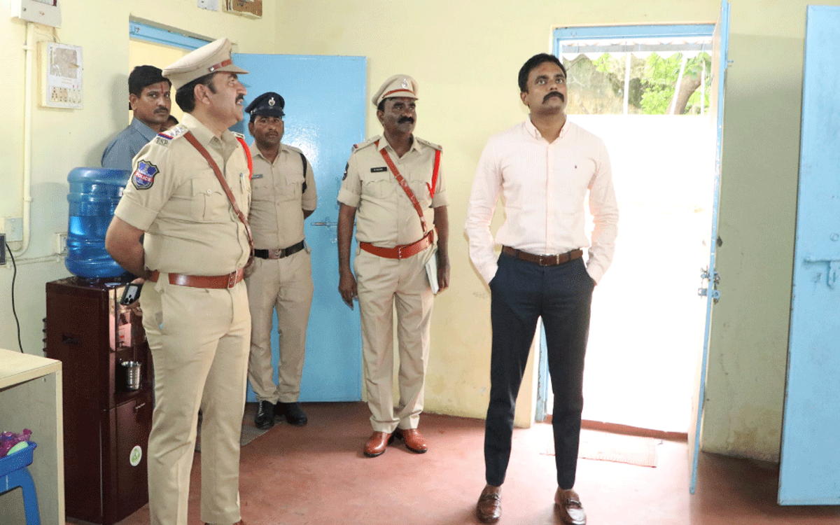 Chunchupalle : మహిళల భద్రతే తొలి ప్రాధాన్యం : ఎస్పీ రోహిత్ రాజు