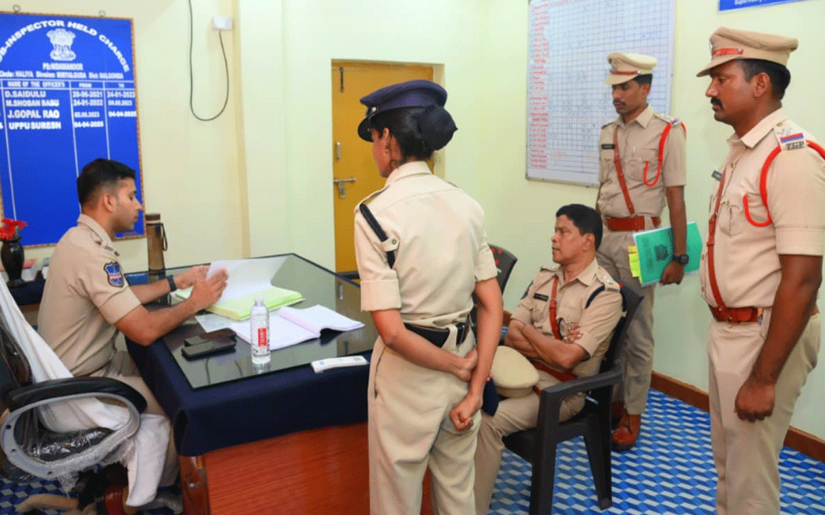 Nidamanoor : కేసుల ద‌ర్యాప్తులో అల‌స‌త్వం వ‌హించొద్దు : ఎస్పీ శరత్ చంద్ర పవార్