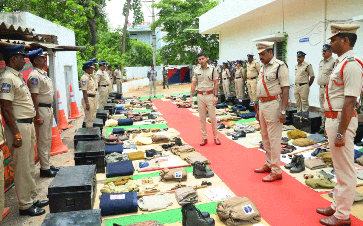 Nalgonda : ఫిర్యాదుల‌పై త‌క్ష‌ణం స్పందించాలి : ఎస్పీ శరత్ చంద్ర పవార్