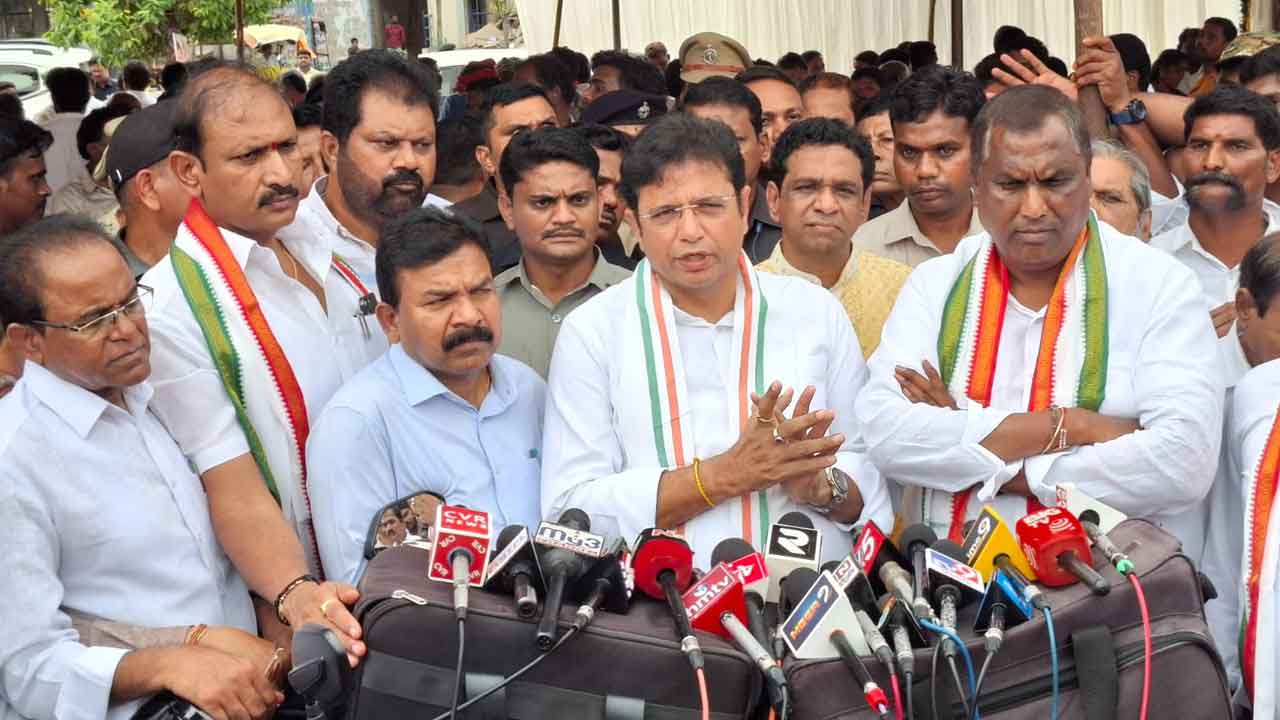 BC reservations | బీసీల రిజర్వేషన్స్‌పై బిజెపికి చిత్త శుద్ధి లేదు : మంత్రి శ్రీధర్ బాబు