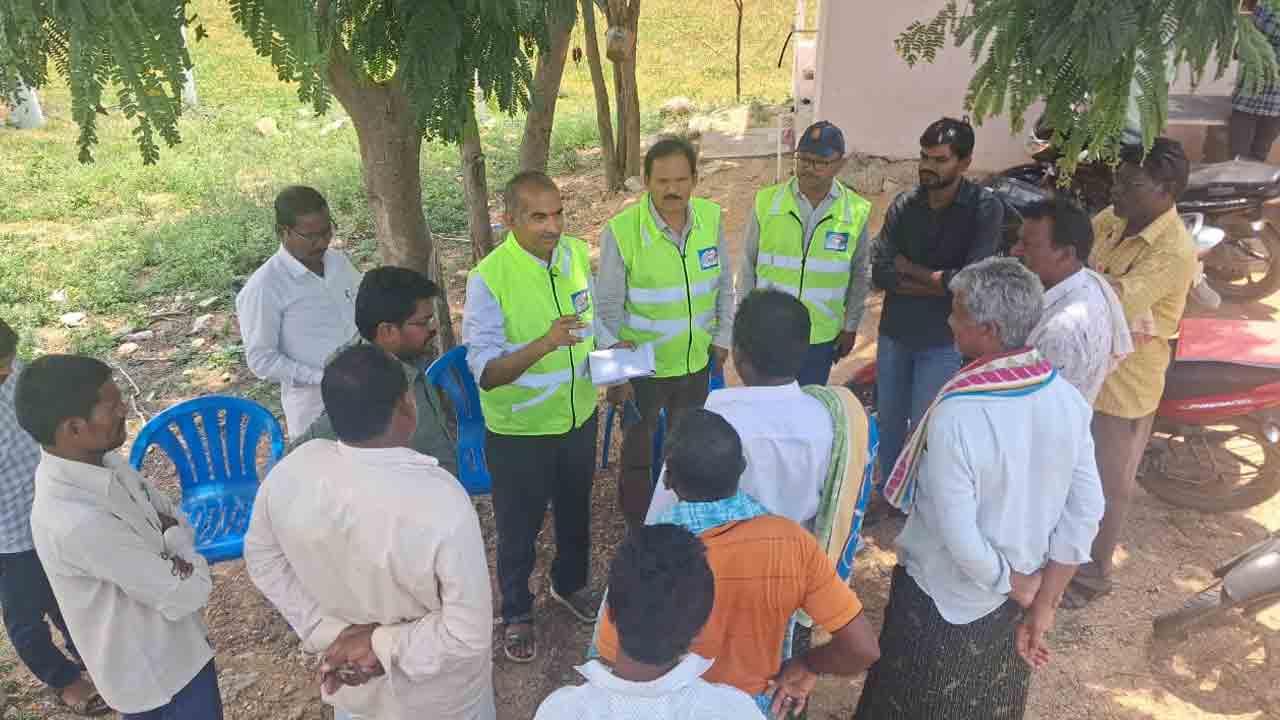 Gadwal | డీడీలు కడితే కొత్త ట్రాన్స్ఫార్మర్లు అందజేస్తాం.. విద్యుత్ శాఖ ఎస్సీ శ్రీనివాస్ రెడ్డి