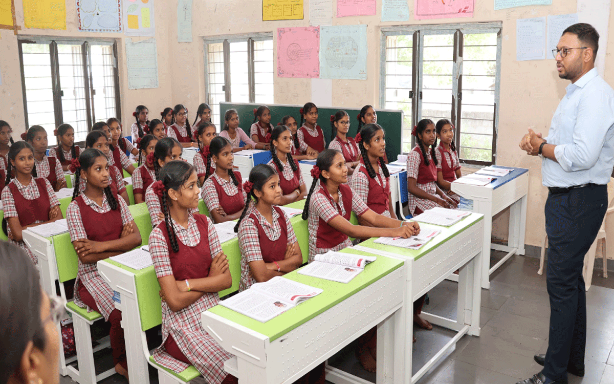 Penpahad : విద్యార్థులు ఉన్నత లక్ష్యాన్ని ఏర్ప‌రుచుకోవాలి : క‌లెక్ట‌ర్ తేజ‌స్ నంద్‌లాల్ ప‌వార్‌
