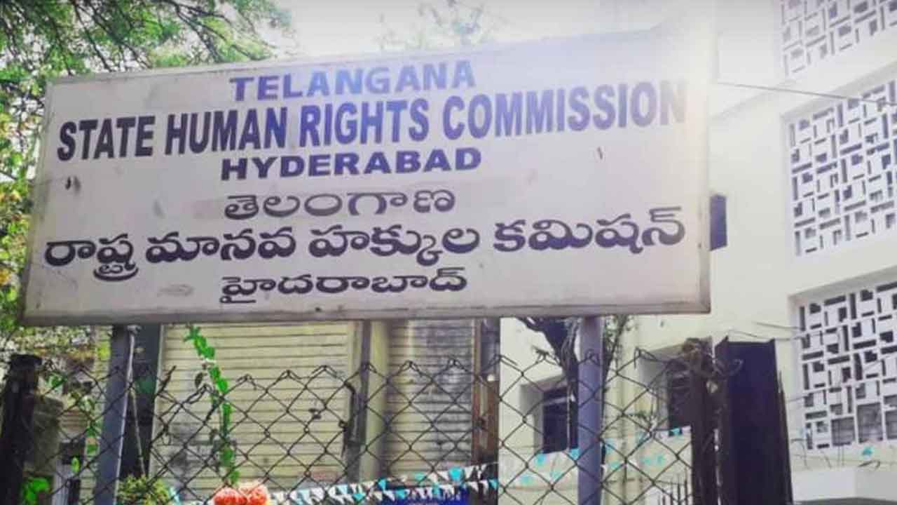 సర్టిఫికెట్ల నిలిపివేత హక్కుల ఉల్లంఘనే.. చర్యలు తీసుకోవాలని కలెక్టర్‌కు ఆదేశాలు