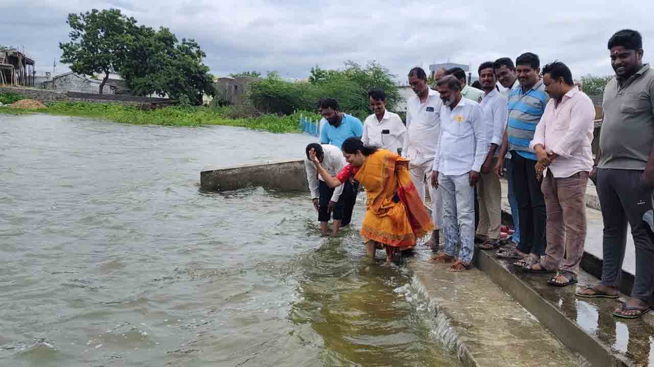 Gongidi Sunitha | మాజీ సీఎం కేసీఆర్ కృషితోనే చెరువులకు జలకళ: మాజీ ఎమ్మెల్యే గొంగిడి సునీత