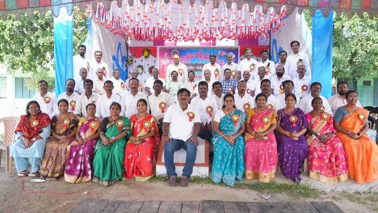 Tenth Get Together | 29 ఏండ్ల త‌ర్వాత.. పాత జ్ఞాప‌కాల‌ను నెమ‌రేసుకున్న పూర్వ విద్యార్థులు