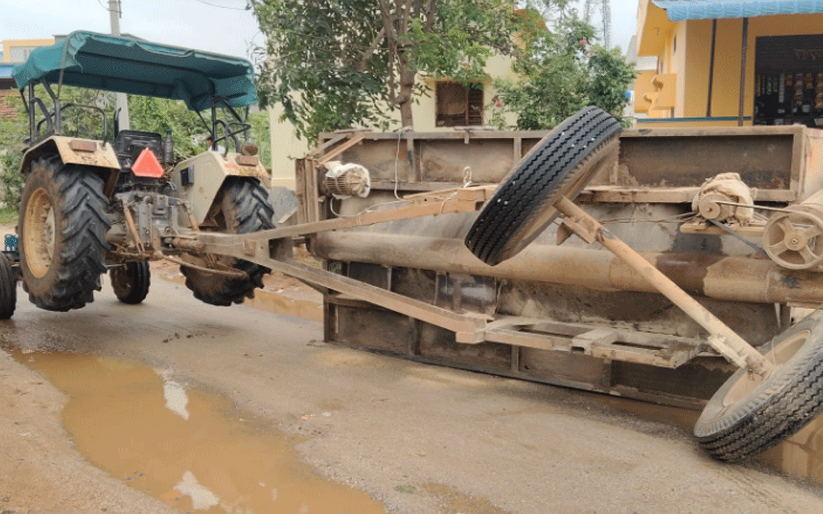 Bhoodan Pochampally : భీమనపల్లిలో ట్రాక్టర్ ట్రాలీ పల్టీ