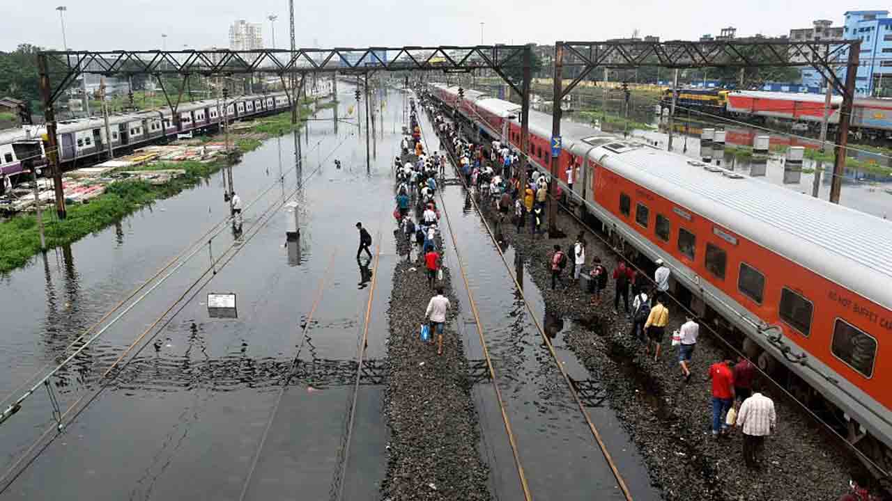 Trains Cancelled | రాష్ట్రంలో భారీ వర్షాలు.. పలు మార్గాల్లో రైళ్లు రద్దు