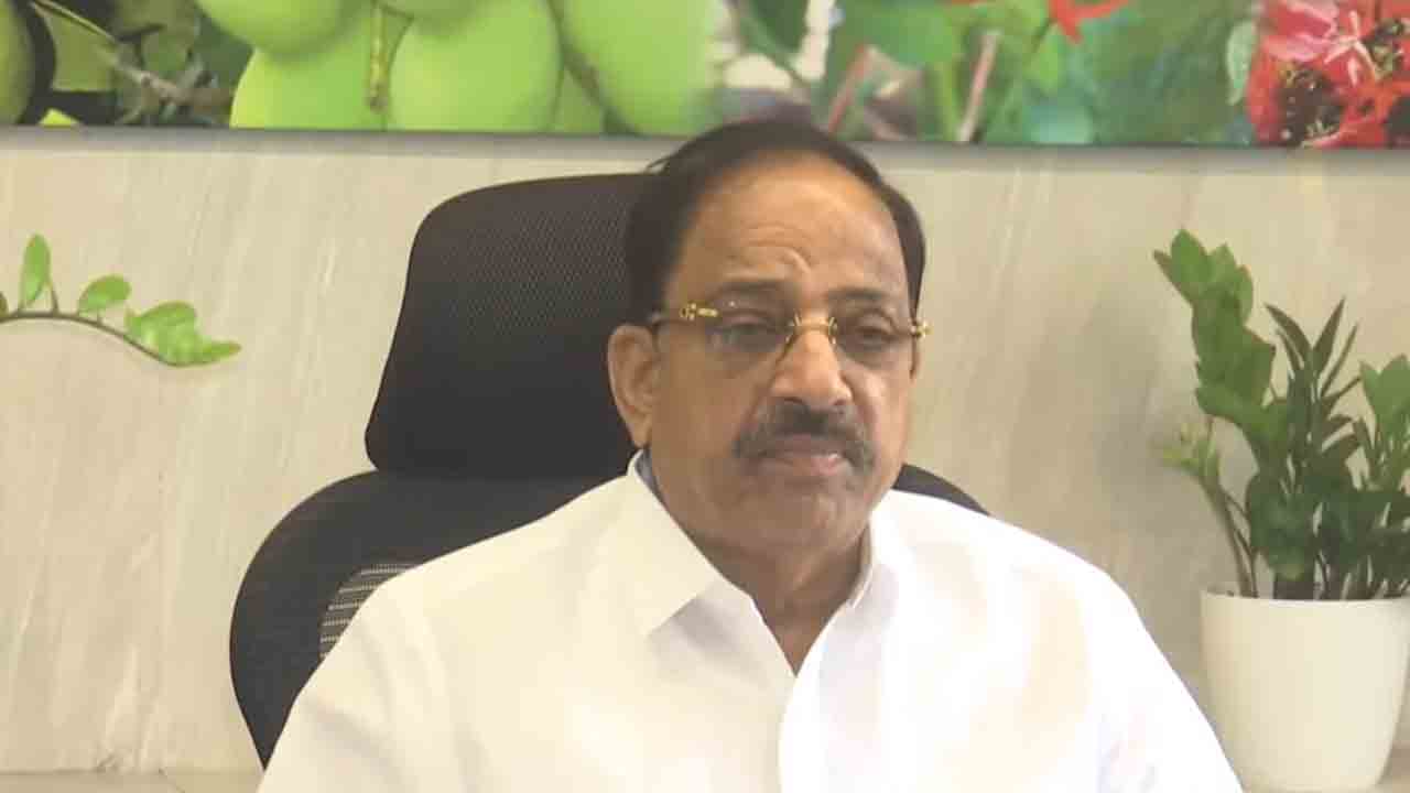 Tummala Nageswara Rao | యూరియా విషయంలో శవాలపై పేలాలు ఏరుకునేలా బీజేపీ వ్యవహారం: మంత్రి తుమ్మల
