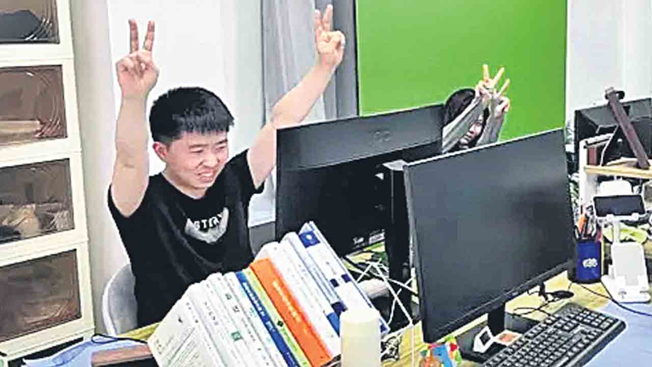 చైనాలో నిరుద్యోగ కార్యాలయాలు.. ఉద్యోగం లేకున్నా ఉన్నట్టు నటించొచ్చు