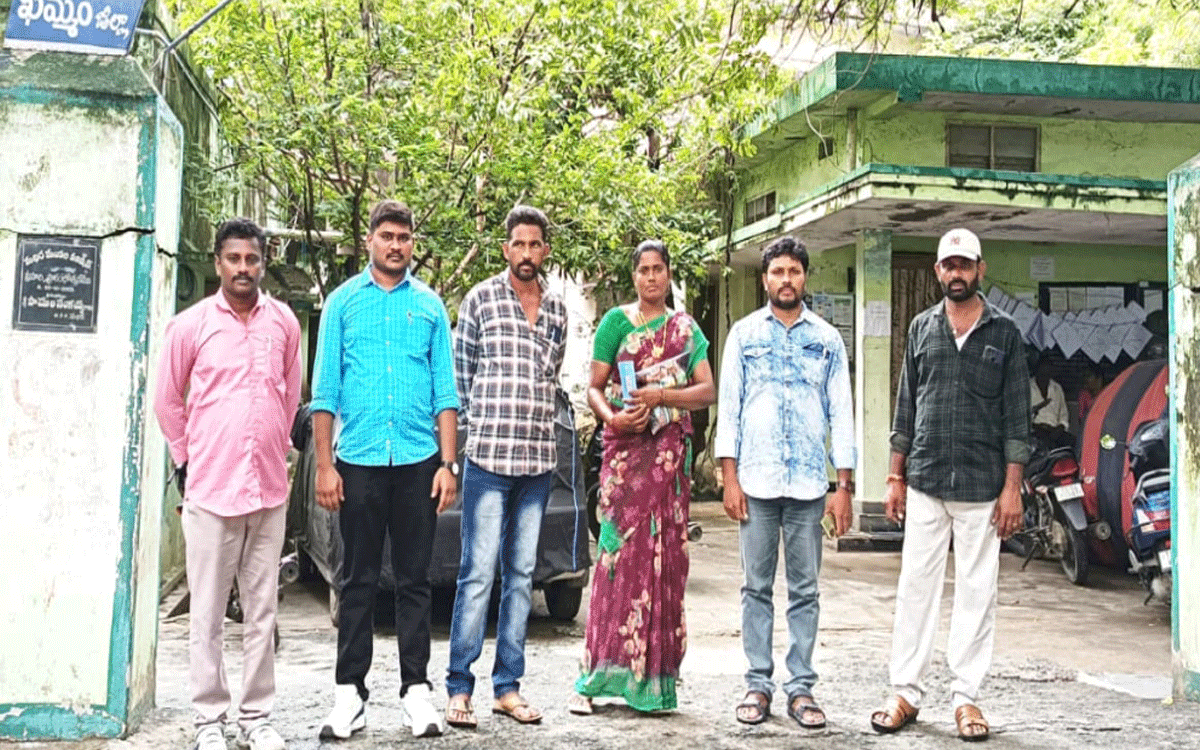 Madhira : ట్రాక్ట‌ర్ కిస్తీలు క‌ట్ట‌ని ప్ర‌భుత్వం.. ఉప స‌ర్పంచ్ అకౌంట్ హోల్డ్‌