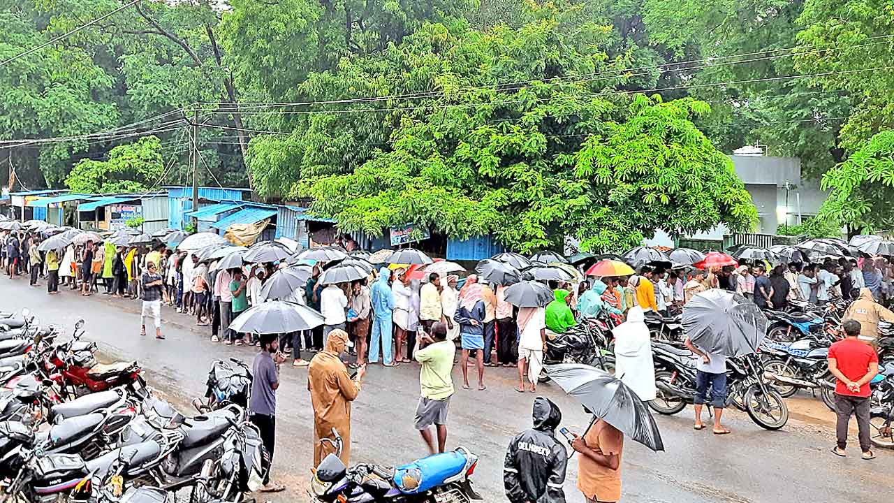 యూరియా.. గోస తీరేదెప్పడయా?