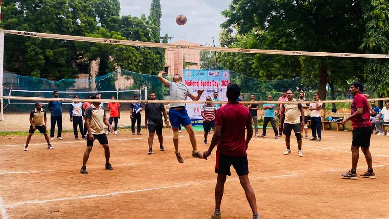 Veteran volleyball | జేఎన్‌ఎస్‌లో ఉత్సాహంగా వెటరన్‌ వాలీబాల్‌ పోటీలు