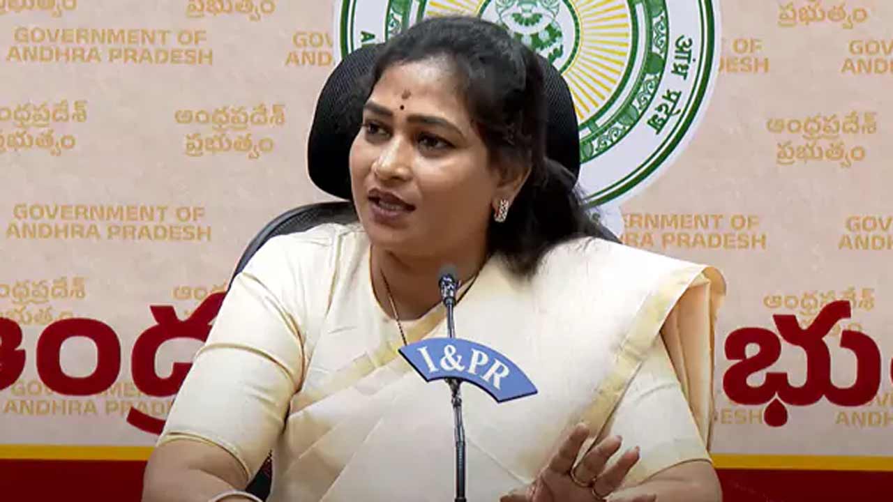 Vangalapudi Anitha | మీ ఆటలు సాగేందుకు ఇది జగన్ ప్రభుత్వం కాదు.. ఏపీ హోంమంత్రి అనిత వార్నింగ్!
