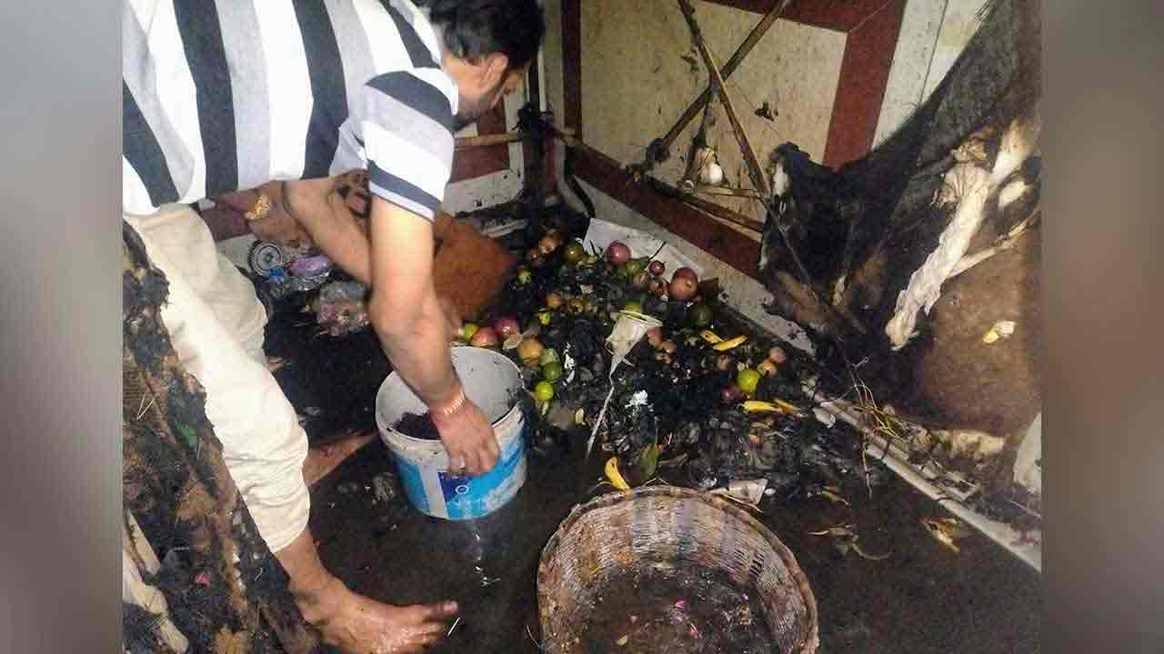 Uttar Pradesh | హార‌తి కార్య‌క్ర‌మంలో చెల‌రేగిన మంట‌లు.. భ‌క్తుల‌కు తీవ్ర గాయాలు