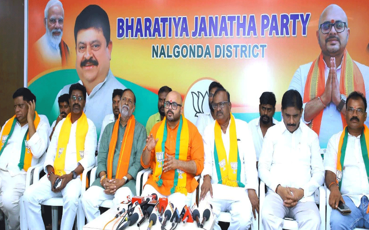 Nalgonda Rural : ఆర్ అండ్ బి గెస్ట్ హౌస్‌ను క్యాంప్ ఆఫీస్‌గా ఎలా మారుస్తారు? : మంత్రి కోమ‌టిరెడ్డి తీరుపై నాగం వ‌ర్షిత్‌రెడ్డి ఫైర్‌