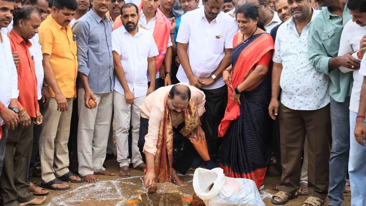 MLA Veerlapalli Shankar | వాటర్‌ పైపులైన్‌ పనులను ప్రారంభించిన ఎమ్మెల్యే వీర్లపల్లి శంకర్‌
