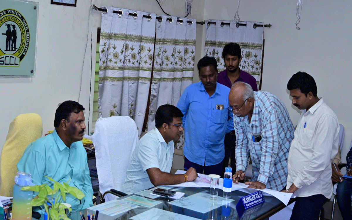 Ramavaram : అంకితభావంతో పనిచేసి సంస్థ పురోభివృద్ధిలో భాగస్తులవ్వాలి : చీఫ్ విజిలెన్స్ బాదావత్ వెంకన్న