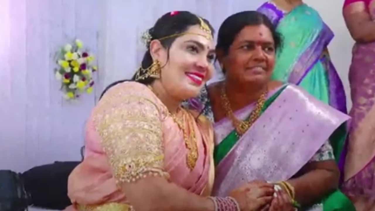 భారతీయ సంప్రదాయం ప్రకారం గన్నవరంలోని ఓ కల్యాణ మండపంలో ఆదివారం రాత్రి వీరి పెళ్లి జరిగింది.