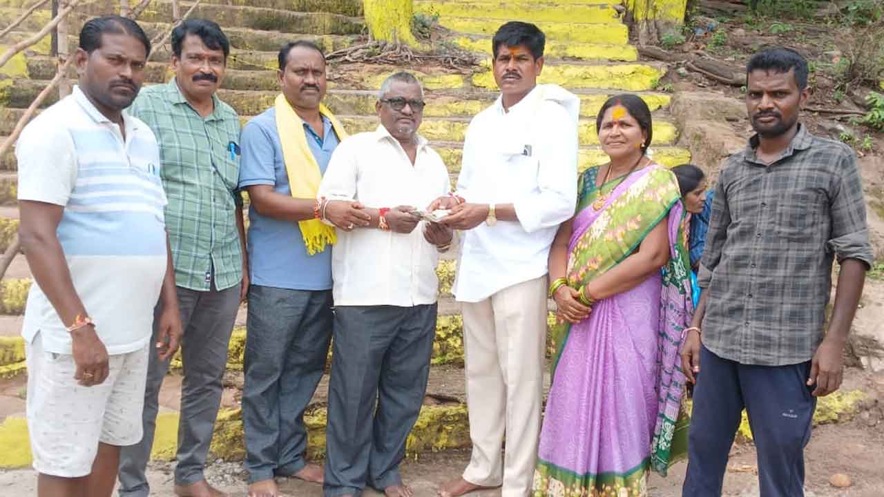 Sarangapur | ఆలయ అభివృద్ధికి మాజీ ఎంపీపీ 50వేల విరాళం అందజేత