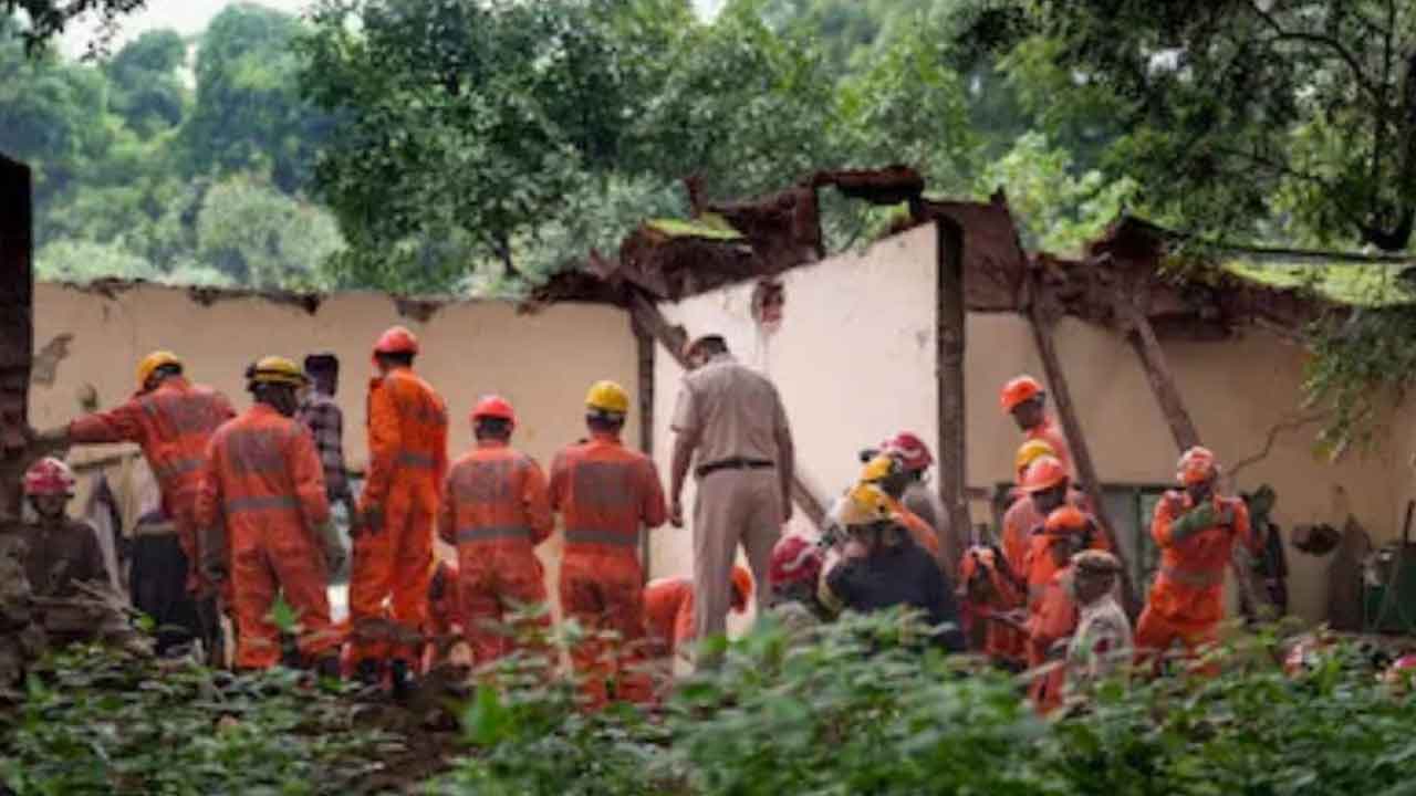 హుమయూన్‌ సమాధి కాంప్లెక్స్‌లో గోడకూలి ఆరుగురి మృతి