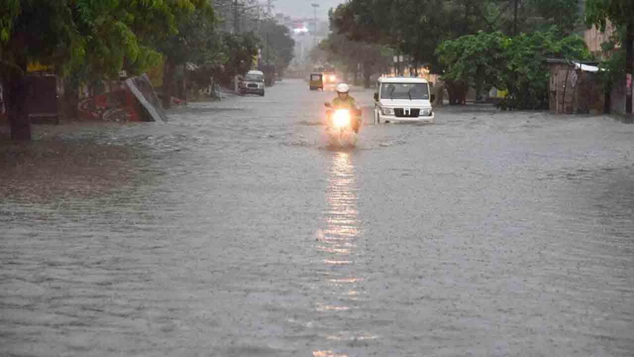 Rain Alert | ఇవాళ మ‌ధ్యాహ్నం త‌ర్వాత హైద‌రాబాద్‌లో భారీ వ‌ర్షం..! జ‌ర జాగ్ర‌త్త‌..!!