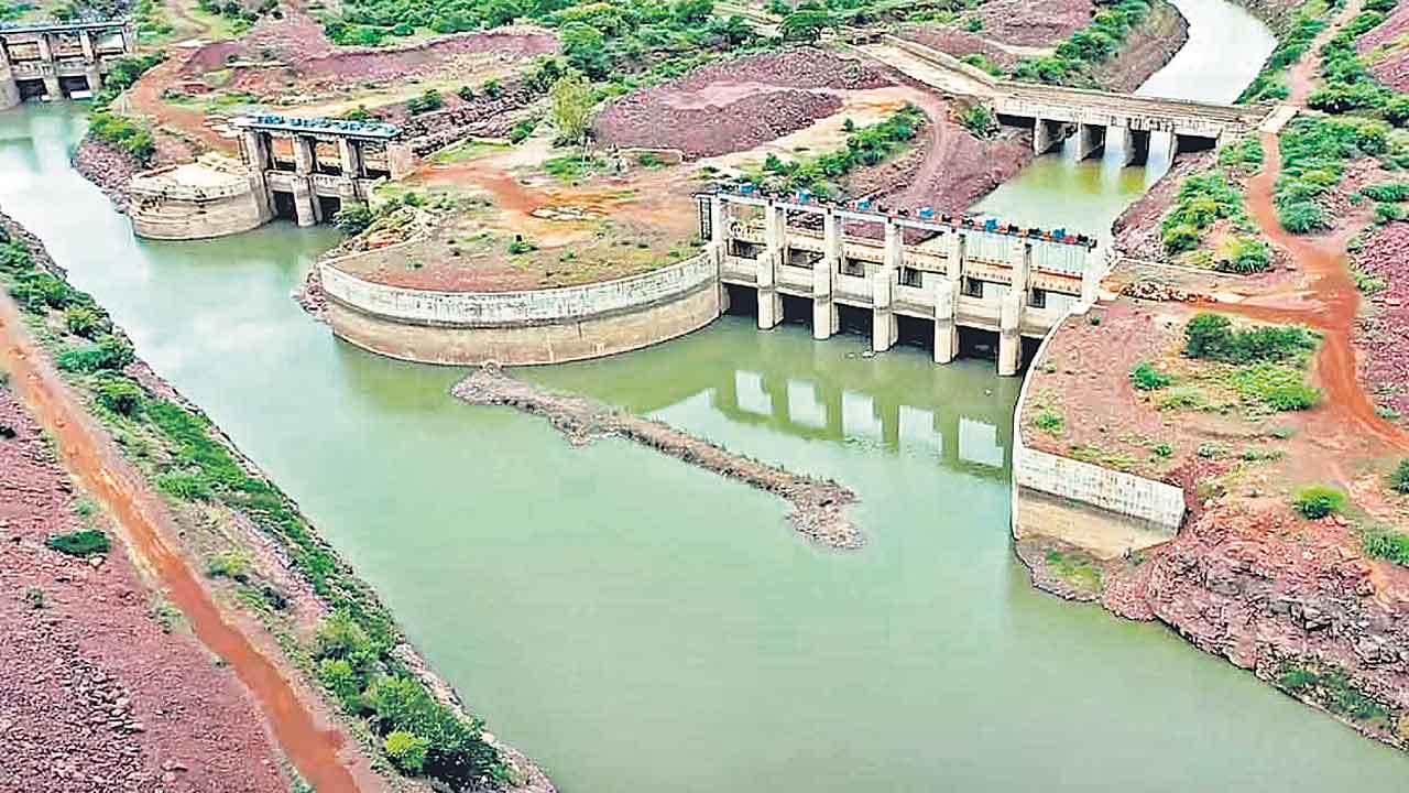 నీటి హక్కులు ధారపోసిన రేవంత్‌