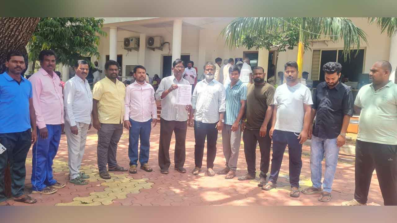 Warangal | కూరగాయల మార్కెట్లో టెండర్ నిలిపివేయాలని కలెక్టర్‌కు వినతి