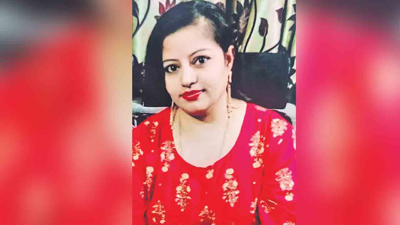 దూసుకొచ్చిన ఆర్టీసీ బస్సు.. మహిళ దుర్మరణం