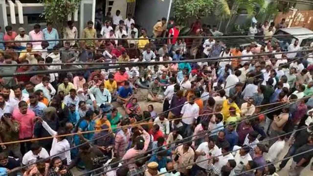 సినీ కార్మికుల సమ్మె తీవ్రం