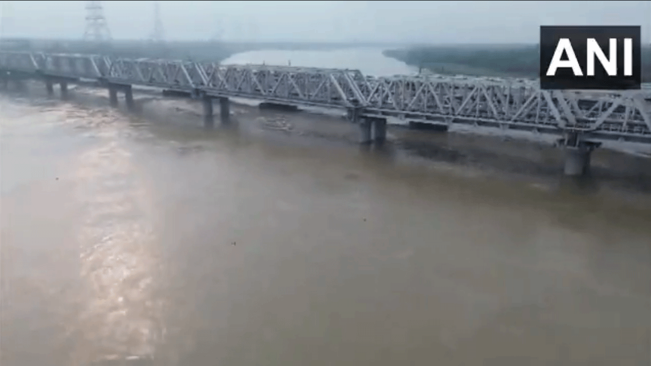 Yamuna River: ఢిల్లీలో డేంజ‌ర్ మార్క్ దాటిన య‌మునా న‌ది.. హ‌త్నికుండ్ బ్యారేజ్‌ 18 గేట్లు ఎత్తివేత‌
