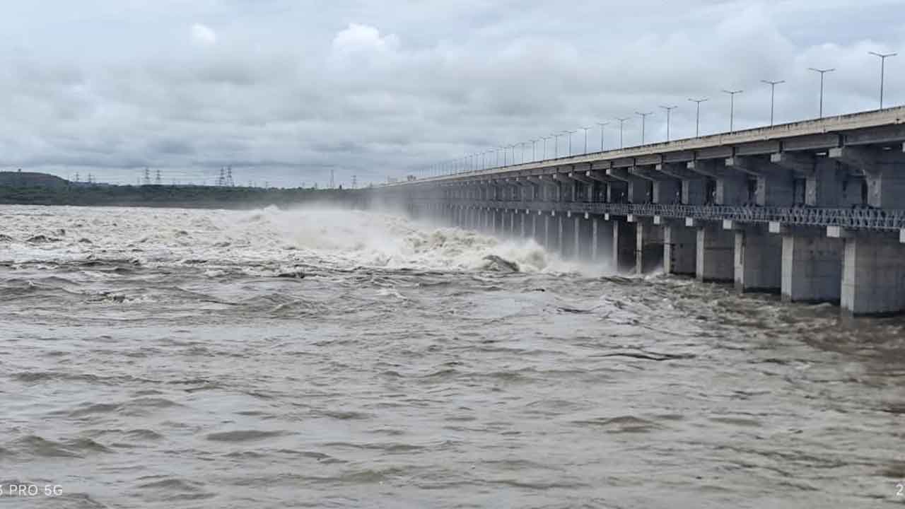 Yellampally reservoir | శ్రీపాద ఎల్లంపల్లి జలాశయానికి భారీగా వరద